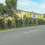 Oyo 92485 Hotel Family
