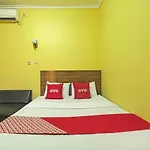 Oyo 92485 Hotel Family