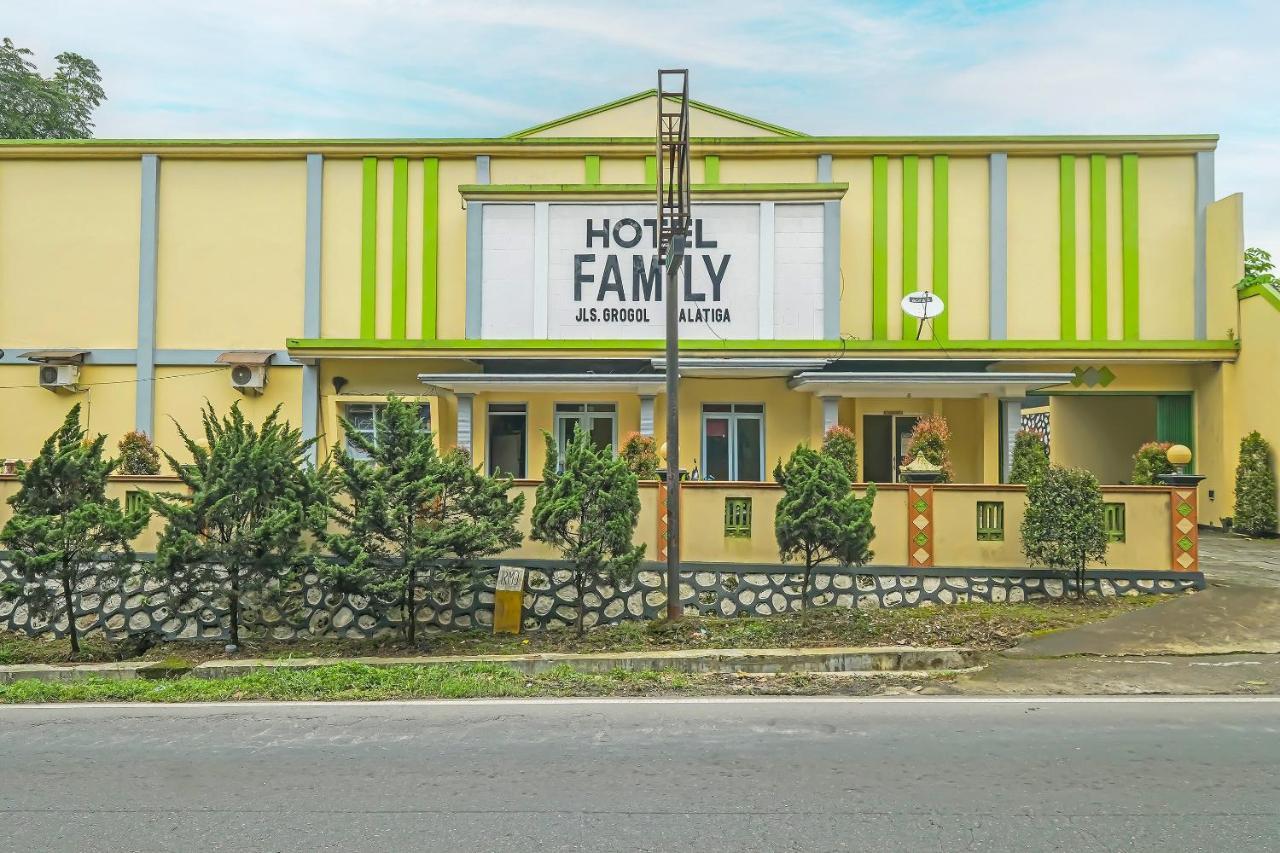 Oyo 92485 Family 2* Salatiga
